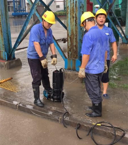 鲁泰化学全面处理雨天积水问题-附图_副本.jpg