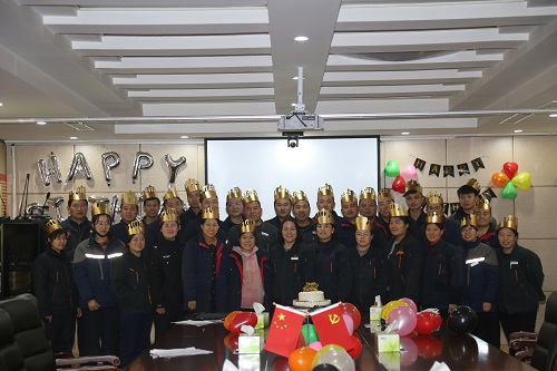 1.4鲁泰化学召开员工集体生日会4.JPG