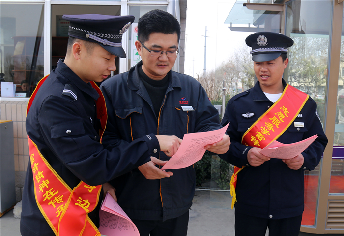 2019.03.04鲁泰化学稿件：学习雷锋我先行 志愿精神“薪火”传——鲁泰化学“学雷锋志愿服务”活动拉开序幕03.jpg