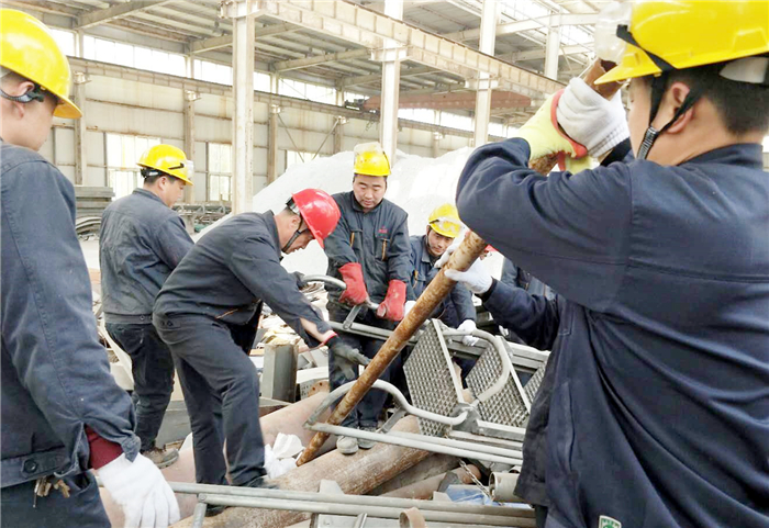 04.03志愿服务助发展 先锋表率展风采——鲁泰化学开展废旧物资“淘宝”志愿服务活动02.jpg