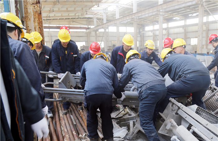 04.03志愿服务助发展 先锋表率展风采——鲁泰化学开展废旧物资“淘宝”志愿服务活动03.jpg