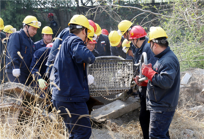 04.03志愿服务助发展 先锋表率展风采——鲁泰化学开展废旧物资“淘宝”志愿服务活动07.jpg