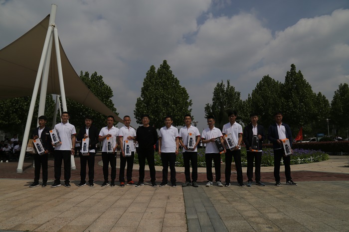 4.29鲁泰化学开展庆“五一”健康徒步活动10 - 副本 (2).JPG