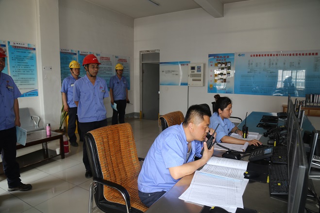 5.23鲁泰化学开展110KV变电站金化线失电、聚合釜失水失电暨鲁泰化学、热电、建材联合应急处置综合演练2 - 副本.JPG