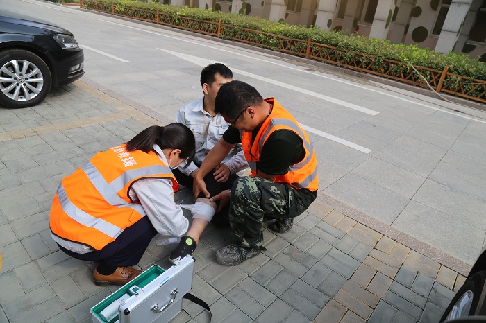 5.27鲁泰化学公司组织消防应急救援疏散演练 DOC 文档2.JPG