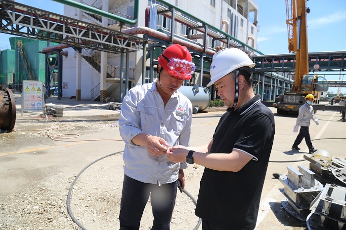 5.29集团公司副总经理张新华到鲁泰化学进行安全大检查.JPG