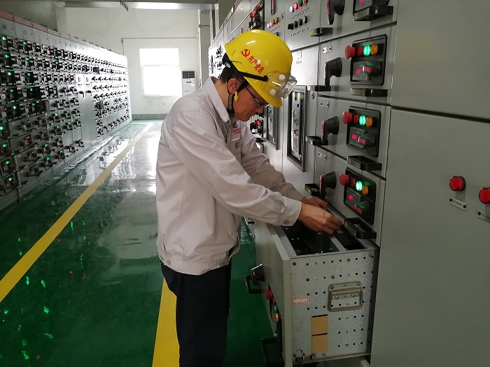 勇于探索 乐于奉献——记优秀共产党员：袁宁.jpg