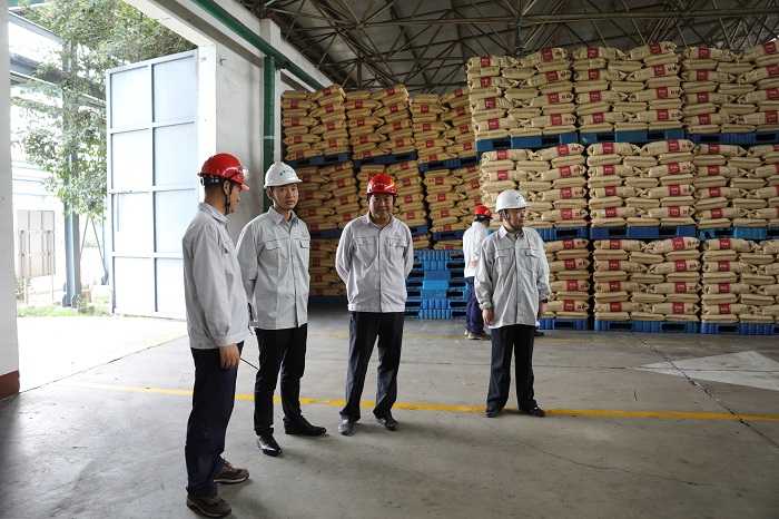 9.4省异地执法检查组来鲁泰化学进行执法检查 DOC 文档(1)(2)2.JPG