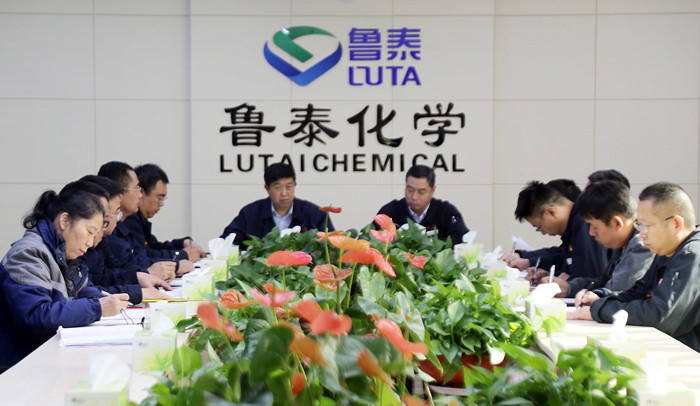 1574066951311421.jpg 【专题会议】高站位快推进 夺取工作主动权——鲁泰化学召开专题会议细化目标科学谋划明年各项工作.jpg