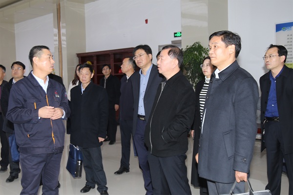 【上级关怀】济宁市政府新旧动能转换调研组到鲁泰化学调研指导工作 (2).jpg