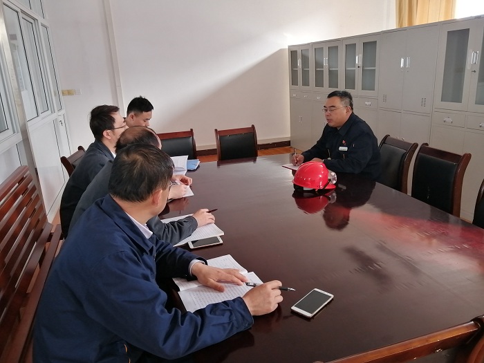 1578300968621120.jpg 公司副总经理高中峰到电仪车间召开2020年度工作座谈会.jpg