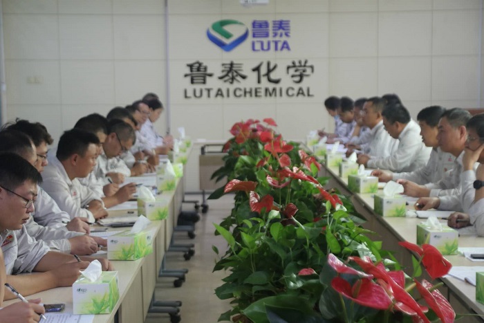 鲁泰化学传达学习集团公司深化作风建设推进会议精神 (2).jpg