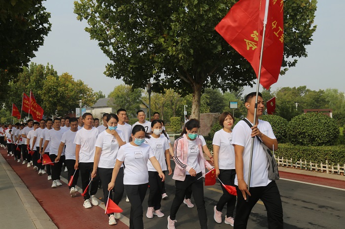 1601429091516123.jpg 鲁泰化学组织开展“迎中秋庆国庆”健康徒步行活动 (3).JPG