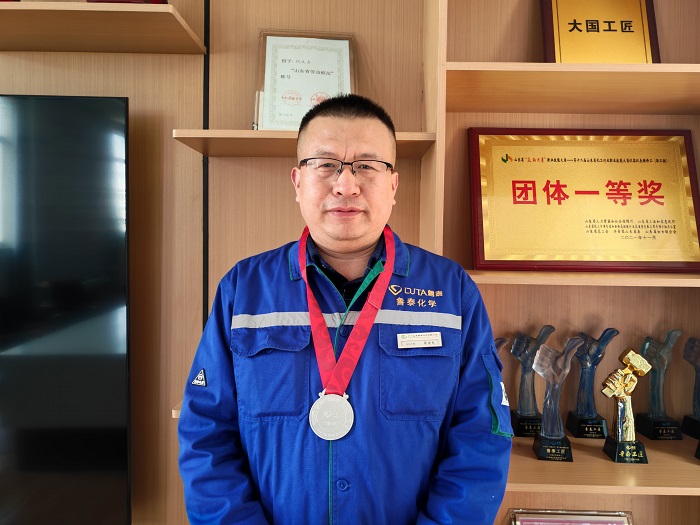 徐念龙   电仪车间电气运行工段工段长.jpg